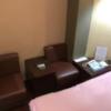 HOTEL アムール(台東区/ラブホテル)の写真『203号室 ベット横のソファー』by みこすりはん