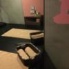 レンタルルーム ピンクフラミンゴ(新宿区/ラブホテル)の写真『4号室　備え付けにバスタオルと脱衣かご。ベッドの下は引き出しになっていました。』by カピ４５