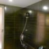 HOTEL VARKIN（ヴァーキン）(豊島区/ラブホテル)の写真『703号室（浴室シャワー部分。ノズルは壁向きです）』by 格付屋