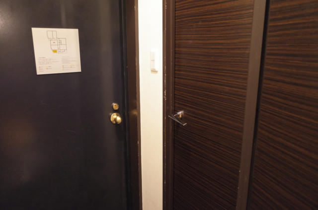 ホテル 晏-an-(アン)(新宿区/ラブホテル)の写真『206号室　玄関　右の扉はすぐトイレ』by INA69