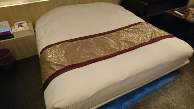 アラウダリゾート国立(国立市/ラブホテル)の写真『414号室、ベッド』by おむすび