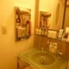 新宿ジャルディーノ(新宿区/ラブホテル)の写真『303号室（トイレ・お風呂とは独立した洗面台です）』by 格付屋