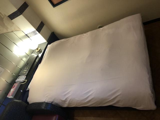 HOTEL アムール(台東区/ラブホテル)の写真『403号室 ベッド』by みこすりはん