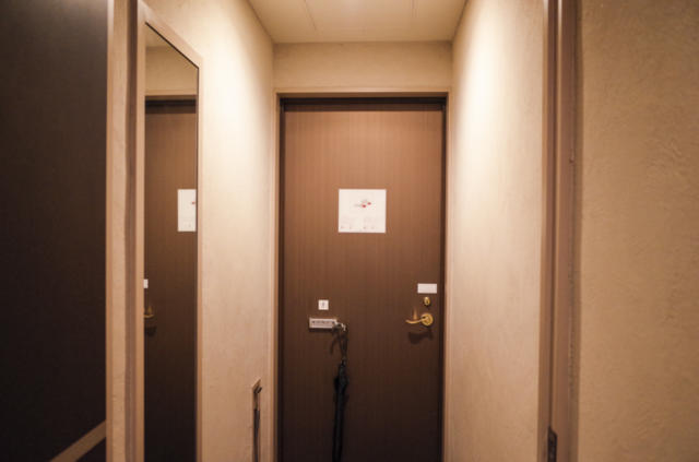 GRAND CHARIOT(グランシャリオ)(新宿区/ラブホテル)の写真『201号室　玄関』by INA69