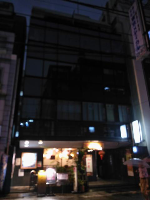 レンタルルーム アンダ(千代田区/ラブホテル)の写真『入居ビル  夜の外観』by ルーリー９nine