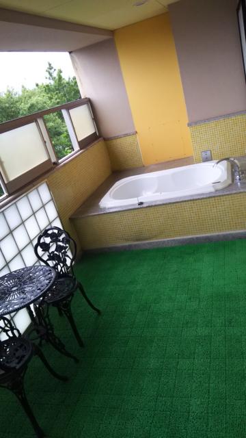 湘南ベイホテル(茅ヶ崎市/ラブホテル)の写真『312号室。外風呂とﾊﾞﾙｺﾆｰです。ここでﾌﾟﾚｲ出来ました。』by キジ