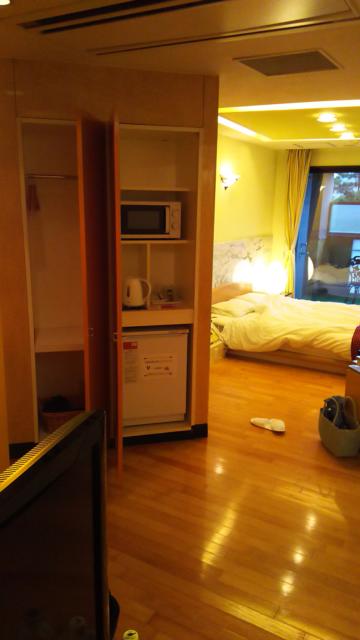 湘南ベイホテル(茅ヶ崎市/ラブホテル)の写真『312号室。冷蔵庫、レンジはもちろんあります。』by キジ