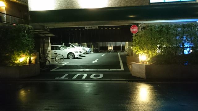 K-WAVE(春日部市/ラブホテル)の写真『夜  駐車場出口』by ところてんえもん