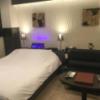 HOTEL ZERO2(渋谷区/ラブホテル)の写真『204号室、室内、ベッド、テーブル、ソファ』by ACB48
