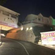 ホテルラブリー周東中山店(全国/ラブホテル)の写真『夜の外観(ホテル関係者の提供)』by OISO（運営スタッフ）