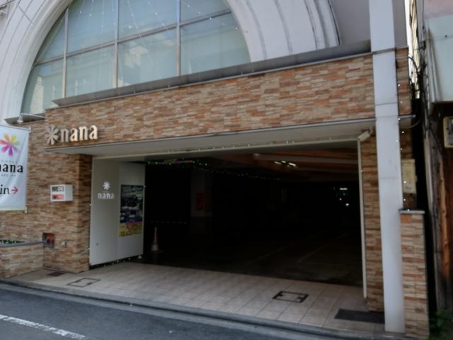 ホテルnana（ナナ）(松山市/ラブホテル)の写真『昼駐車場入口』by ところてんえもん