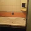 マイアミ(横浜市西区/ラブホテル)の写真『202号室利用。風呂はデレビ付きでした。デレビ上の棚は謎です。』by キジ