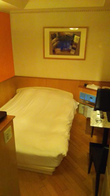 マイアミ(横浜市西区/ラブホテル)の写真『202号室利用。ﾍﾞｯﾄﾙｰﾑです。右側には、ﾃｰﾌﾞﾙと椅子がありました。』by キジ