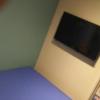 レンタルルーム アプレ(港区/ラブホテル)の写真『201号室のベッド、テレビ【多分32インチ】。ベッドはセミダブル？ビニール製でした。』by おこ
