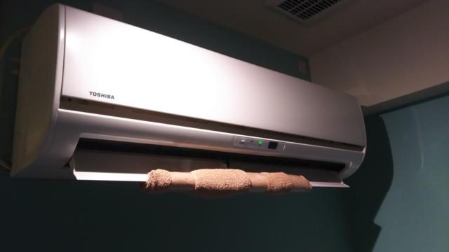 レンタルルーム アプレ(港区/ラブホテル)の写真『201号室のエアコン【ツユダレ防止のタオルがかかってました】』by たけのこ