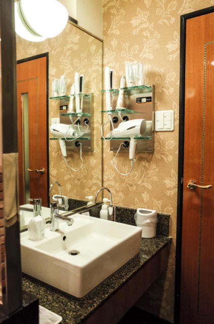 HOTEL 03(渋谷区/ラブホテル)の写真『301号室　洗面スペース全景』by INA69