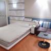 アミー(豊島区/ラブホテル)の写真『863号室　ベッドとソファーの位置関係』by マーケンワン