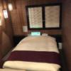 HOTEL KATSURA(カツラ)(台東区/ラブホテル)の写真『103号室 ベッド カニ歩きしないとたどり着かない(笑)』by みこすりはん