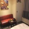 The calm hotel tokyo GOTANDA(品川区/ラブホテル)の写真『402号室、室内、テーブル、ソファ』by ACB48