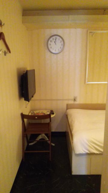 アクア横浜(横浜市西区/ラブホテル)の写真『202号室利用。玄関から部屋をみたところです。』by キジ