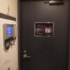 MYTH DX(大阪市/ラブホテル)の写真『306号室　玄関　手前が自動精算機』by INA69