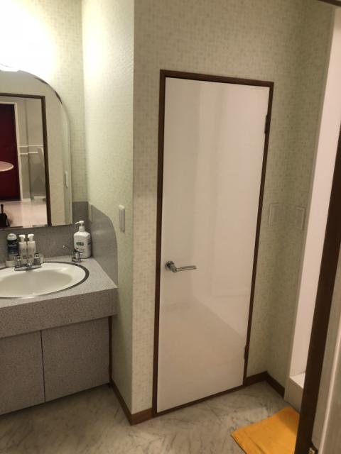 ホテル エレガンス(台東区/ラブホテル)の写真『102号室、トイレ入口』by かとう茨城47