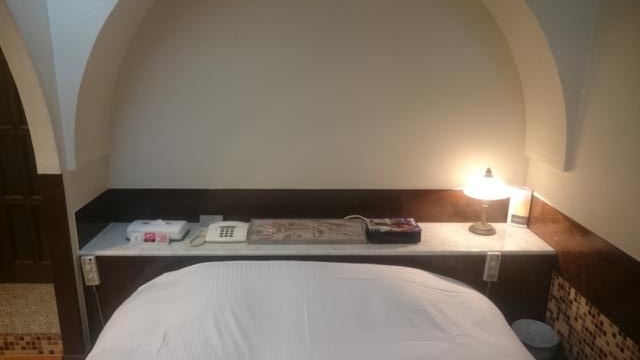 ホテル アイム 西新井(足立区/ラブホテル)の写真『202号室　ベッド上部の風景』by YOSA69