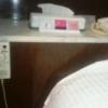 ホテル アイム 西新井(足立区/ラブホテル)の写真『202号室　ベッド上部の電話器、ティシュボックス、左側ベッド部のマッサージリモコン』by YOSA69