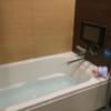 The calm hotel tokyo GOTANDA(品川区/ラブホテル)の写真『502号室、浴室（バスタブ・TV）』by ACB48
