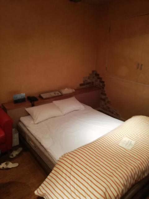 ホテル アテネ(柏市/ラブホテル)の写真『612号室　ベッド』by ところてんえもん