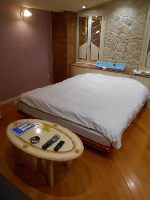 HOTEL DINO 相模原(ディーノ)(相模原市/ラブホテル)の写真『312号室、ベッド』by もんが～