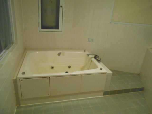 ホテル アモーレ(所沢市/ラブホテル)の写真『405号室、浴槽』by もんが～