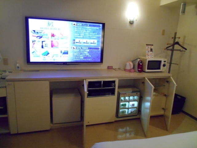 HOTEL BARCH（バーチ）(町田市/ラブホテル)の写真『103号室、テレビなどの設備類』by もんが～