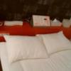 ホテル ブルゾン(台東区/ラブホテル)の写真『201号室：ベッドの近影』by オレの地雷を越えてゆけ！