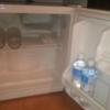 IG ANNEX （アイジーアネックス）(足立区/ラブホテル)の写真『305号室　持込み用冷蔵庫（ウエルカムサービス；ミネラルウォータ２本、氷、ガラスコップ冷やしてあった）』by YOSA69