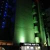 ホテル ハグハグ千種店(名古屋市千種区/ラブホテル)の写真『夜の外観、駐車場』by エロスギ紳士