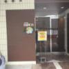 ホテル パピオン(荒川区/ラブホテル)の写真『昼のホテル入口（北側）』by ACB48