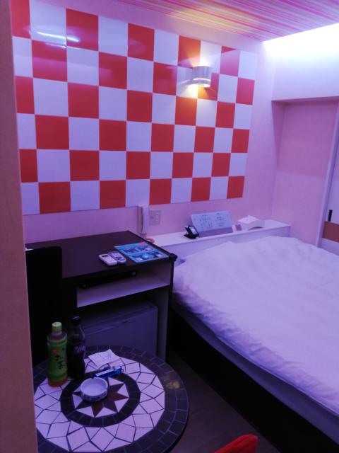 新日本プラザホテル(船橋市/ラブホテル)の写真『72号室　ベッド』by ところてんえもん