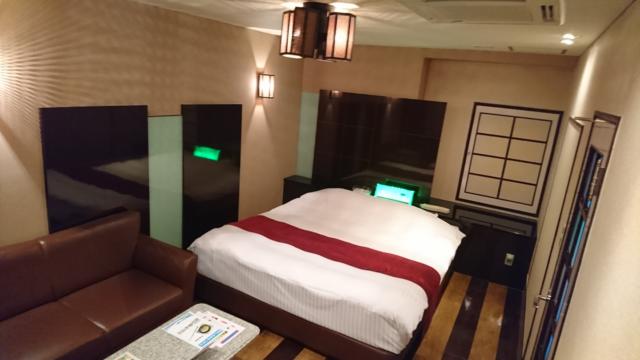 PLAZA K(プラザＫ)(八王子市/ラブホテル)の写真『405号室、部屋入口からの全景』by おむすび