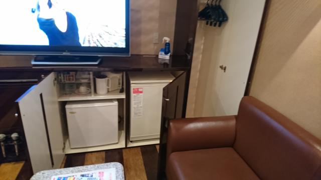 PLAZA K(プラザＫ)(八王子市/ラブホテル)の写真『405号室、食器棚とクローゼット』by おむすび