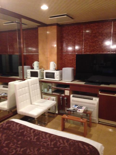 HOTEL EXCELLENT(エクセレント)(新宿区/ラブホテル)の写真『302号室 ソファー と テーブル』by サトナカ