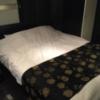 HOTEL ZERO MARUYAMA(渋谷区/ラブホテル)の写真『205号室 ベッド』by ちげ