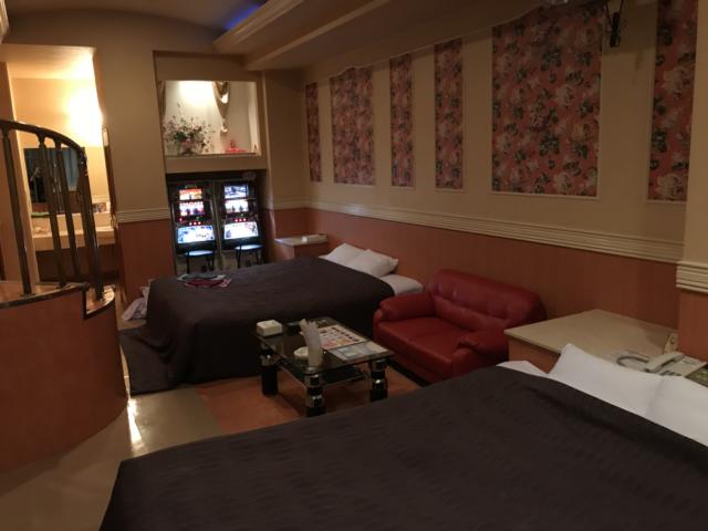 ア・プレスト(浜松市/ラブホテル)の写真『31号室 室内、反対側から。』by ま〜も〜る〜
