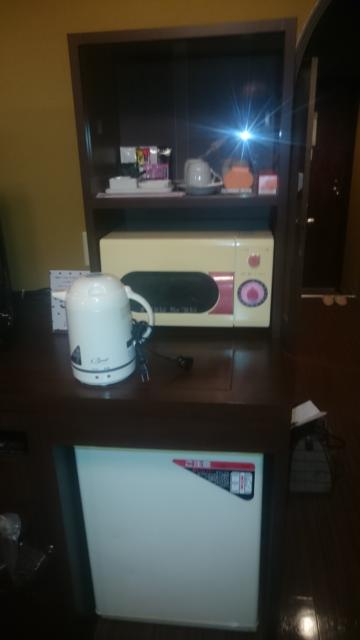 WILL加平(かへい)(足立区/ラブホテル)の写真『203号室　コーヒー・緑茶サービスセット（電子レンジ、電気ポット、ラップまで置いてありました。）』by YOSA69