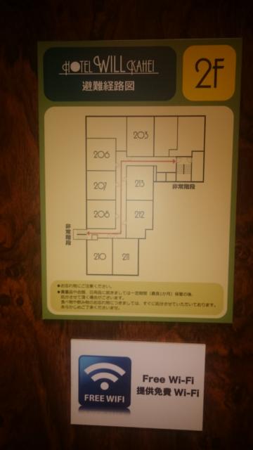 WILL加平(かへい)(足立区/ラブホテル)の写真『203号室　玄関扉に貼られた避難経路図（２階は８部屋、避難階段は２ヶ所）』by YOSA69