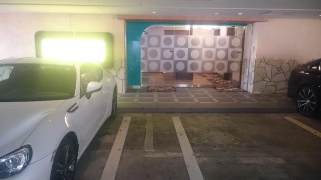 WILL加平(かへい)(足立区/ラブホテル)の写真『駐車場からのホテルへの専用出入口』by YOSA69