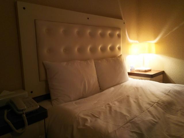 HOTEL ANDREE(アンドレ)(世田谷区/ラブホテル)の写真『405号室ベッド  枕元近影』by ルーリー９nine
