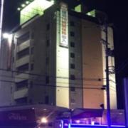 アリュールイースト(名古屋市緑区/ラブホテル)の写真『夜の外観』by まさおJリーグカレーよ