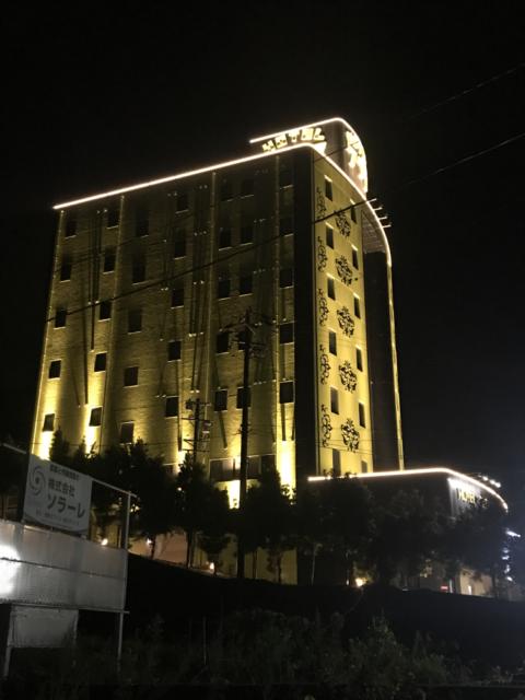 ホテル 777（スリーセブン）(浜松市/ラブホテル)の写真『夜の外観』by まさおJリーグカレーよ