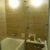 ホテル ZERO Ⅱ’(渋谷区/ラブホテル)の写真『413号室（浴室。通常の入浴剤と泡の入浴剤がありました）』by 格付屋